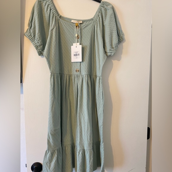 Brand new dress - Picture 4 of 4